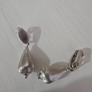 Sarah Coventry clip on earrings